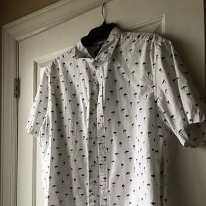 White short sleeve button up with blue flamingos